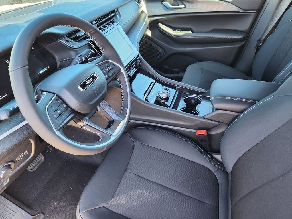 2026 Jeep Grand Cherokee GRAND CHEROKEE LAREDO X 4X4