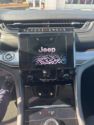 2023 Jeep Grand Cherokee Laredo 4x4