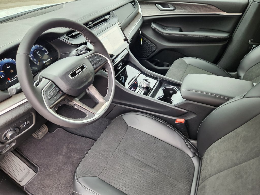 2027 Jeep Grand Cherokee L Laredo