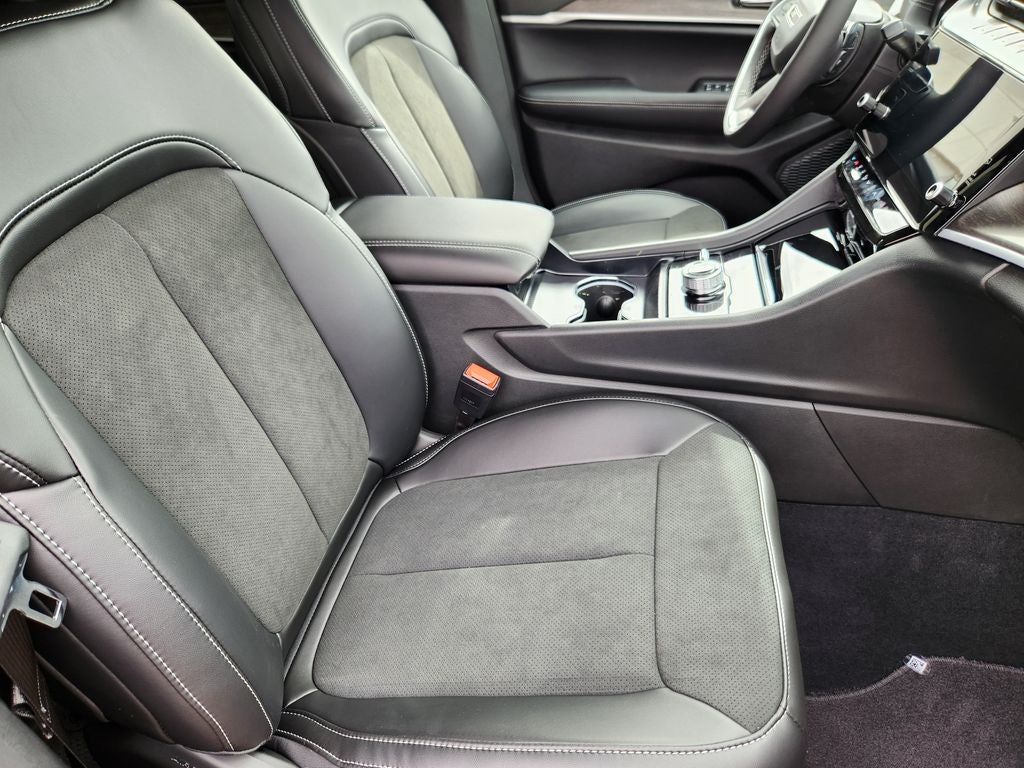 2027 Jeep Grand Cherokee L Laredo