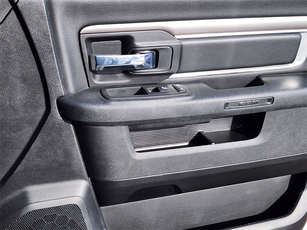 2024 RAM 1500 Classic Warlock Crew Cab 4x4 5'7' Box