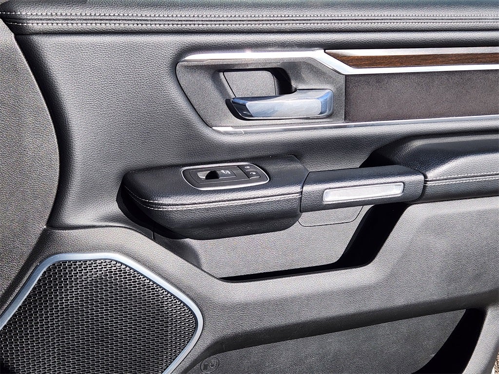 2022 RAM 1500 Laramie Crew Cab 4x4 5'7' Box