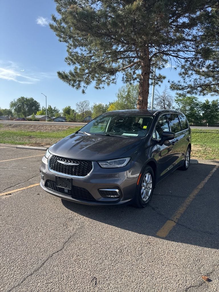 2023 Chrysler Pacifica Touring L's photo