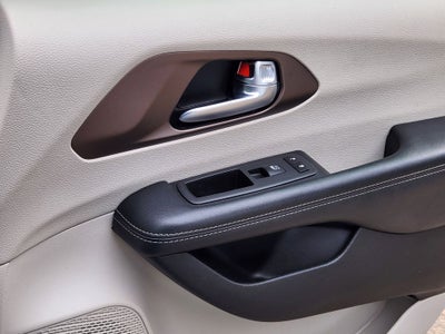 2020 Chrysler Voyager LXI