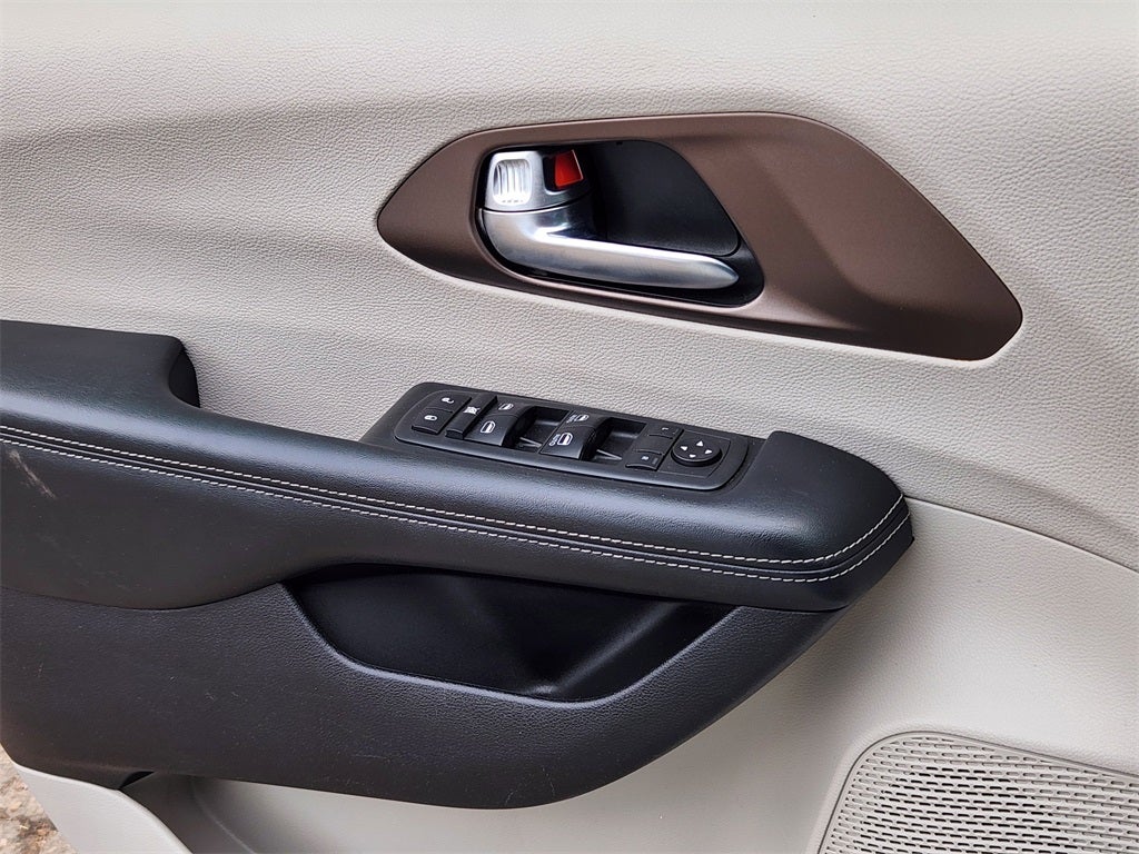 2020 Chrysler Voyager LXI