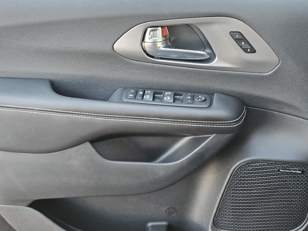 2027 Chrysler Pacifica Limited