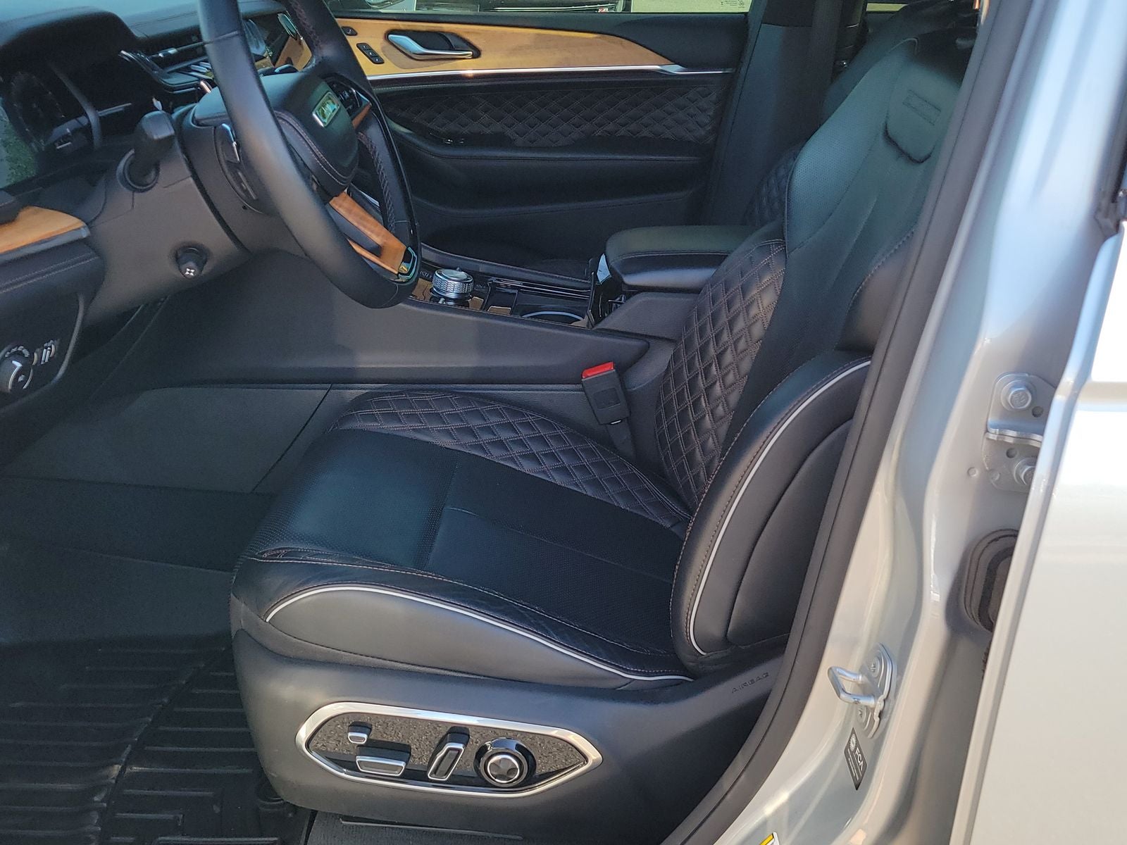 2023 Jeep Grand Cherokee Summit Reserve