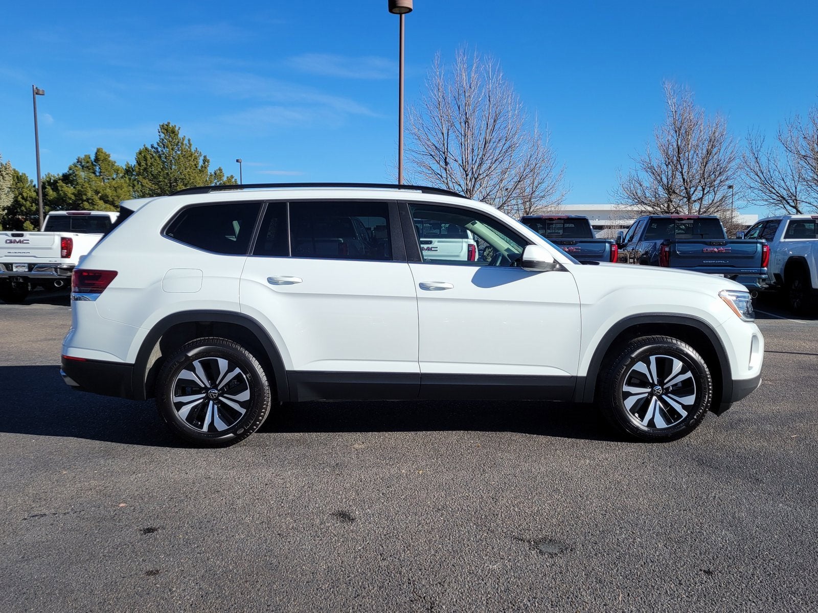 2024 Volkswagen Atlas 2.0T SE