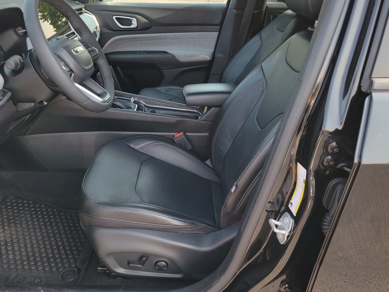 2023 Jeep Compass Latitude Lux FWD
