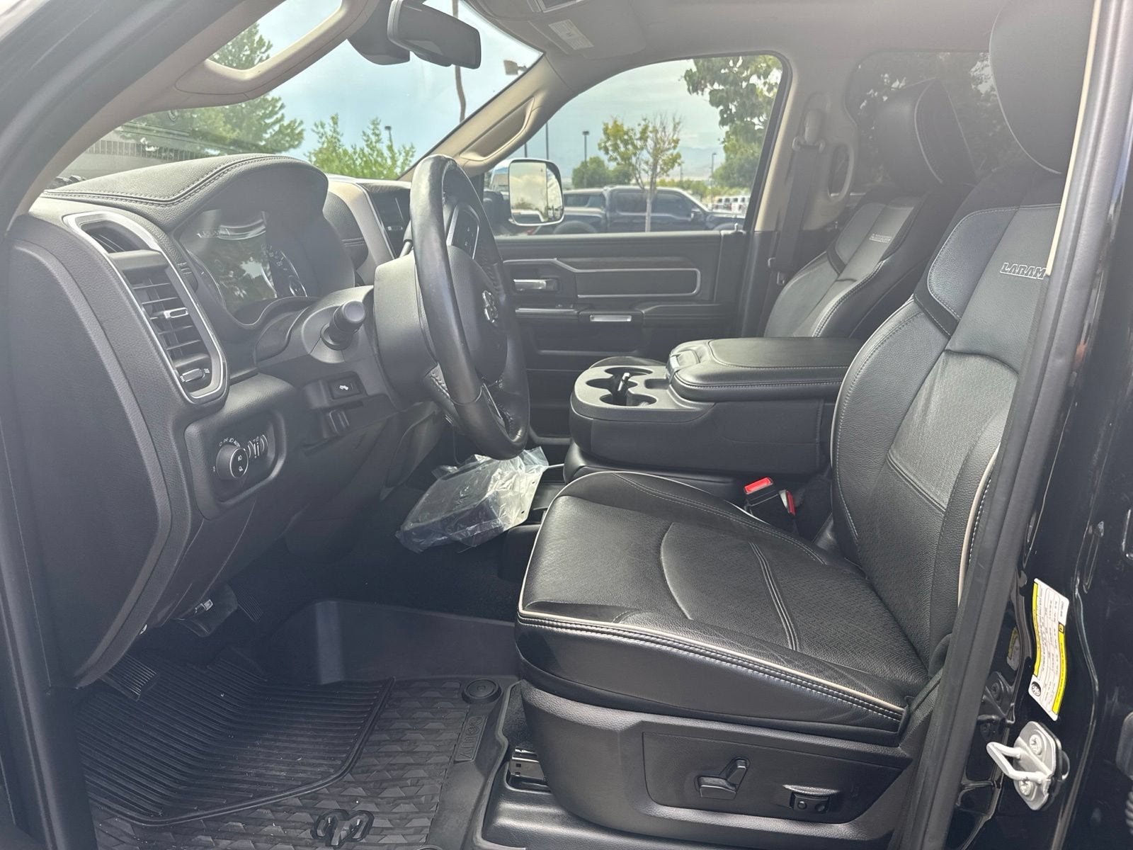 2019 RAM 3500 Laramie Crew Cab 4x4 8' Box
