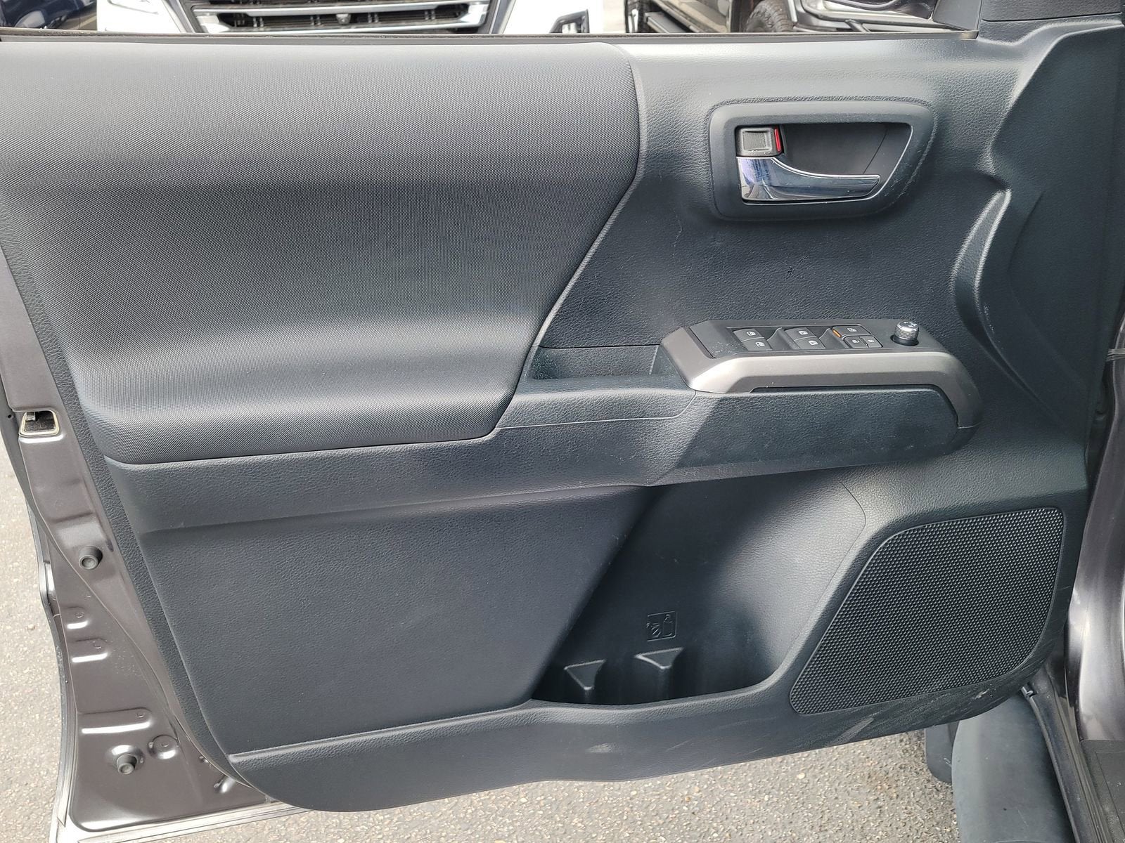 2016 Toyota Tacoma SR