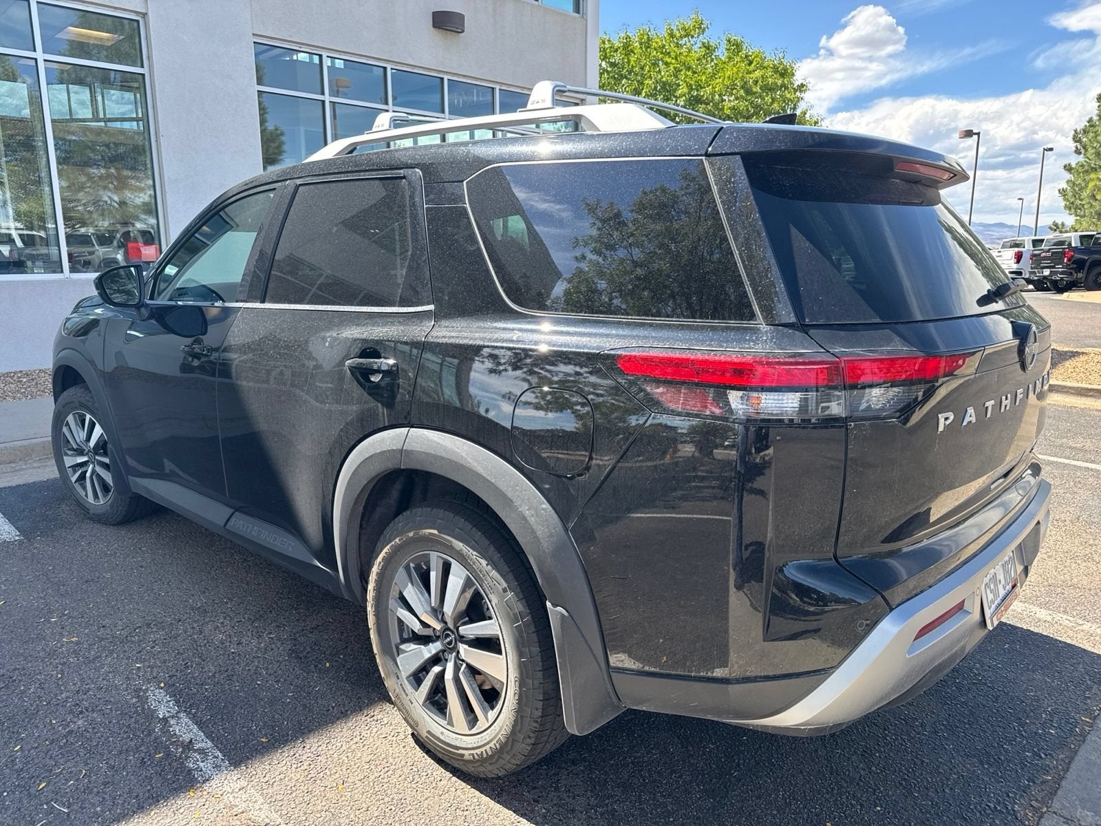 2023 Nissan Pathfinder SL 4WD