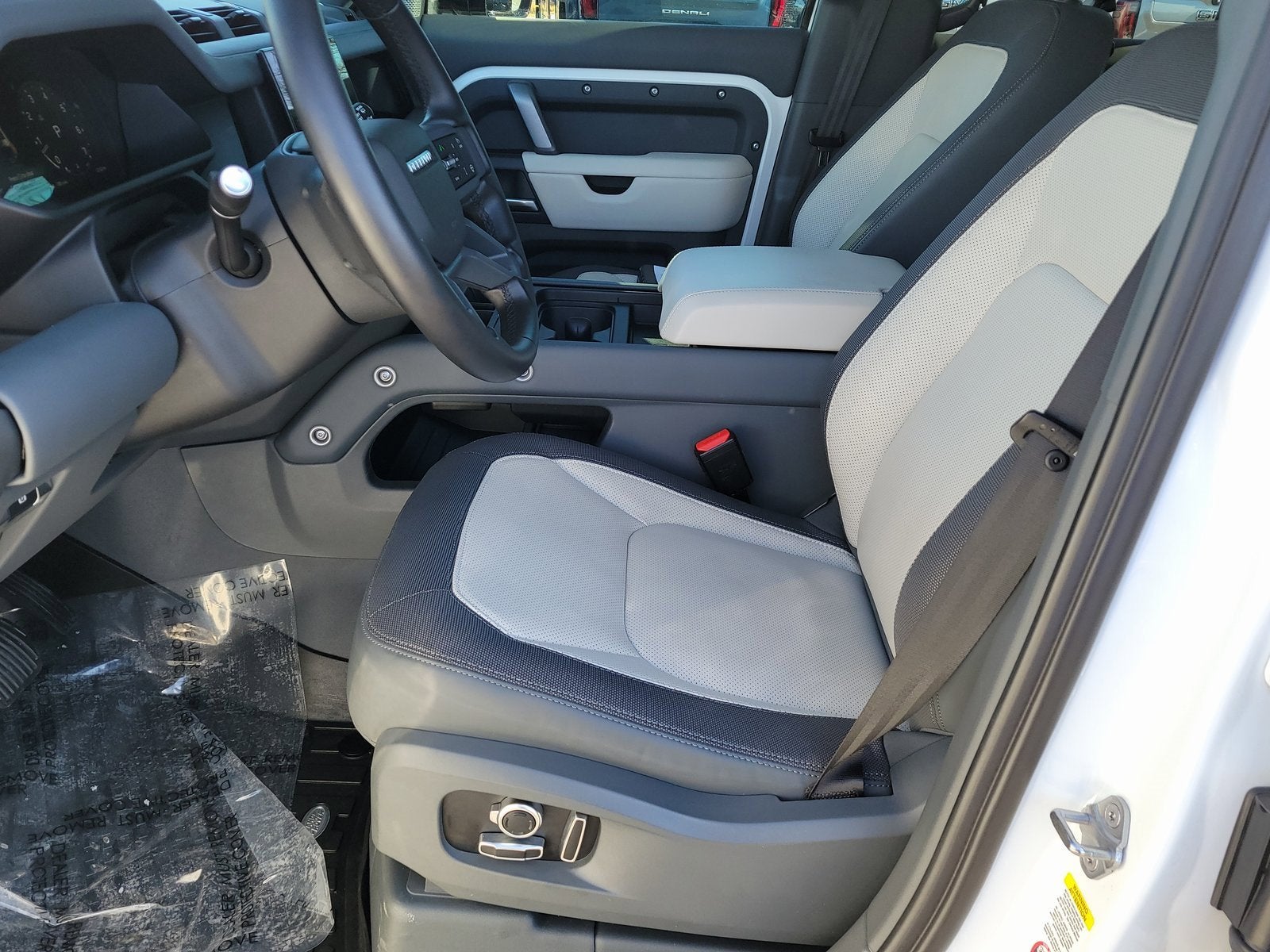 2024 Land Rover Defender X-Dynamic SE