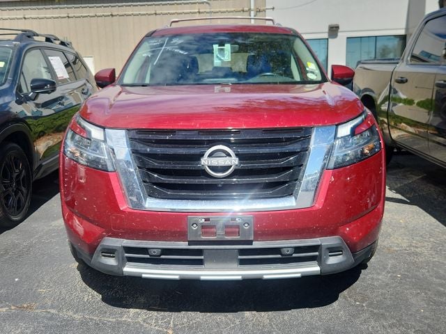 2024 Nissan Pathfinder SL