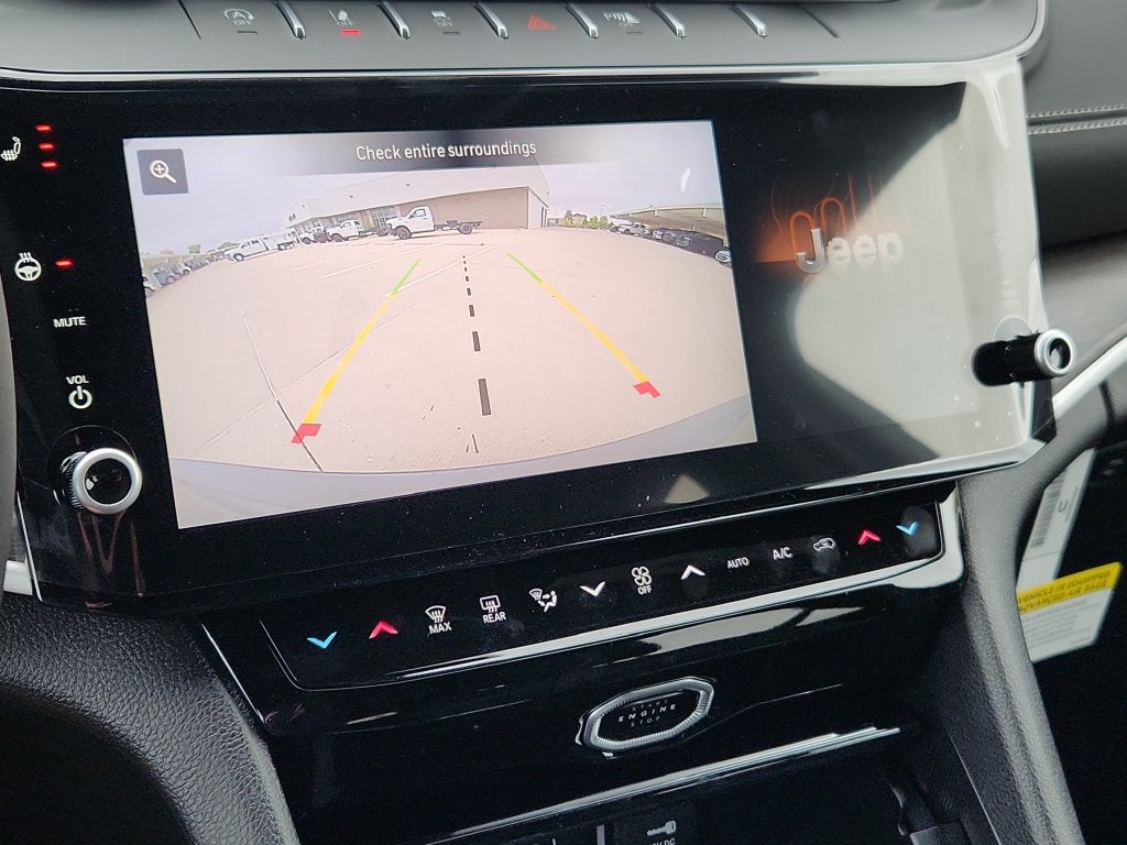 2027 Jeep Grand Cherokee Laredo Altitude
