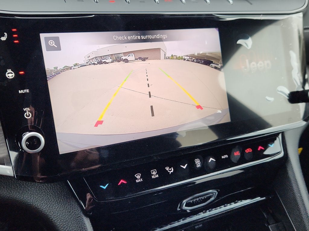 2027 Jeep Grand Cherokee Laredo Altitude