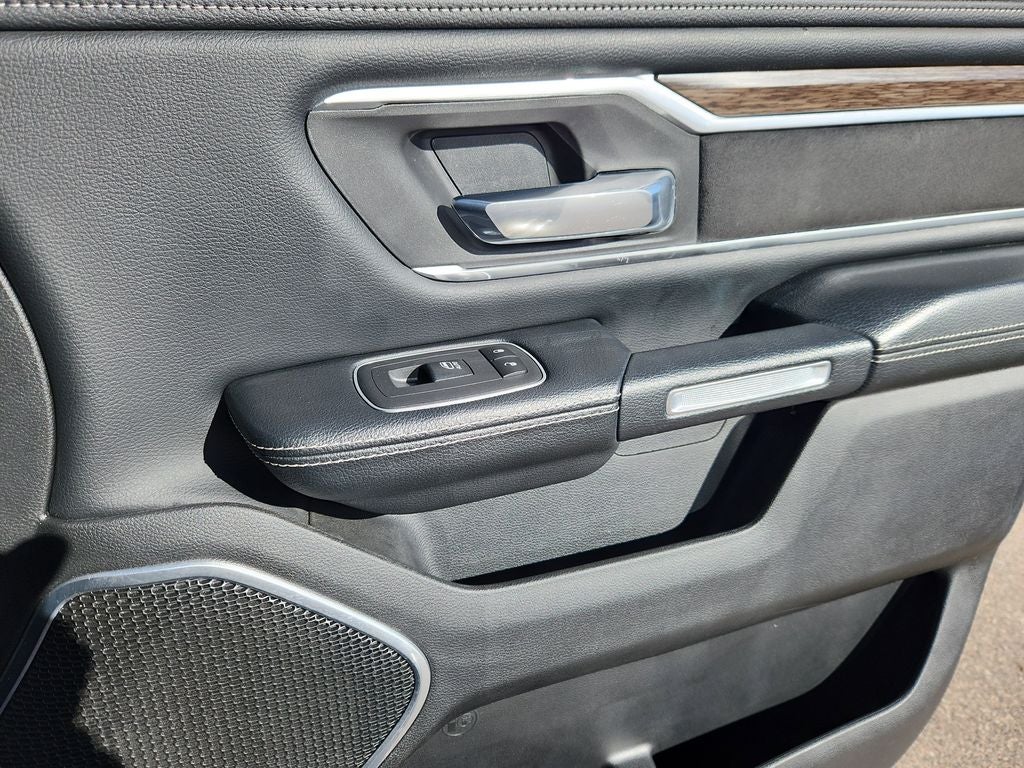 2020 RAM 1500 Laramie Crew Cab 4x4 5'7' Box