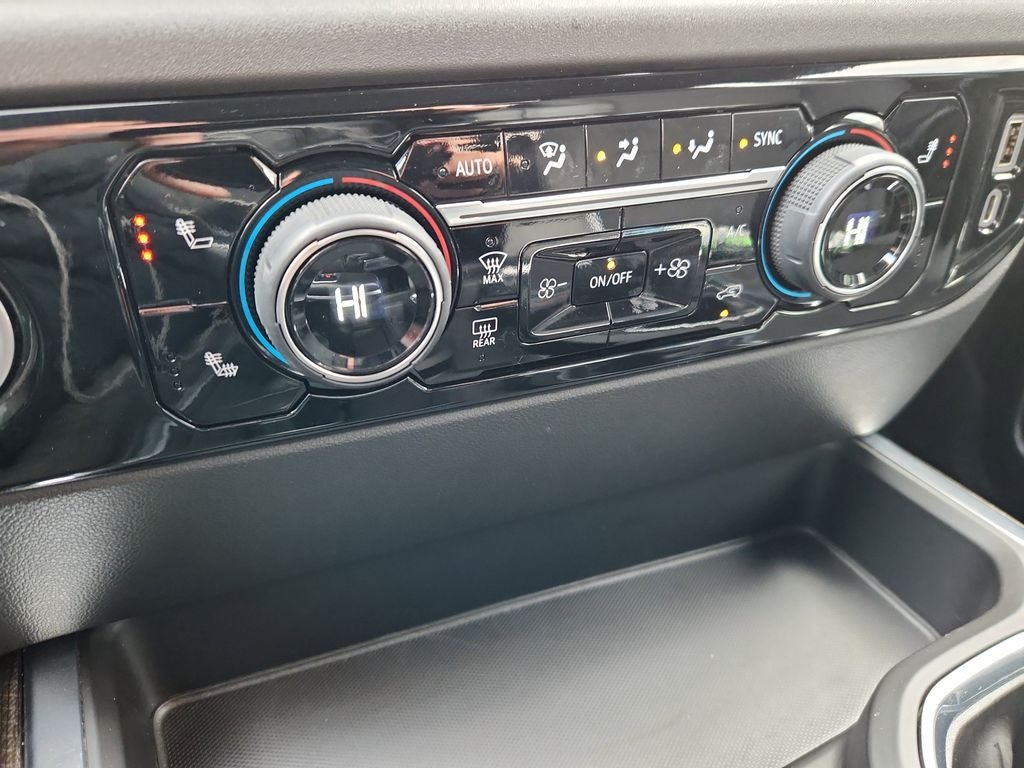 2022 Chevrolet Silverado 1500 4WD Crew Cab Short Bed RST