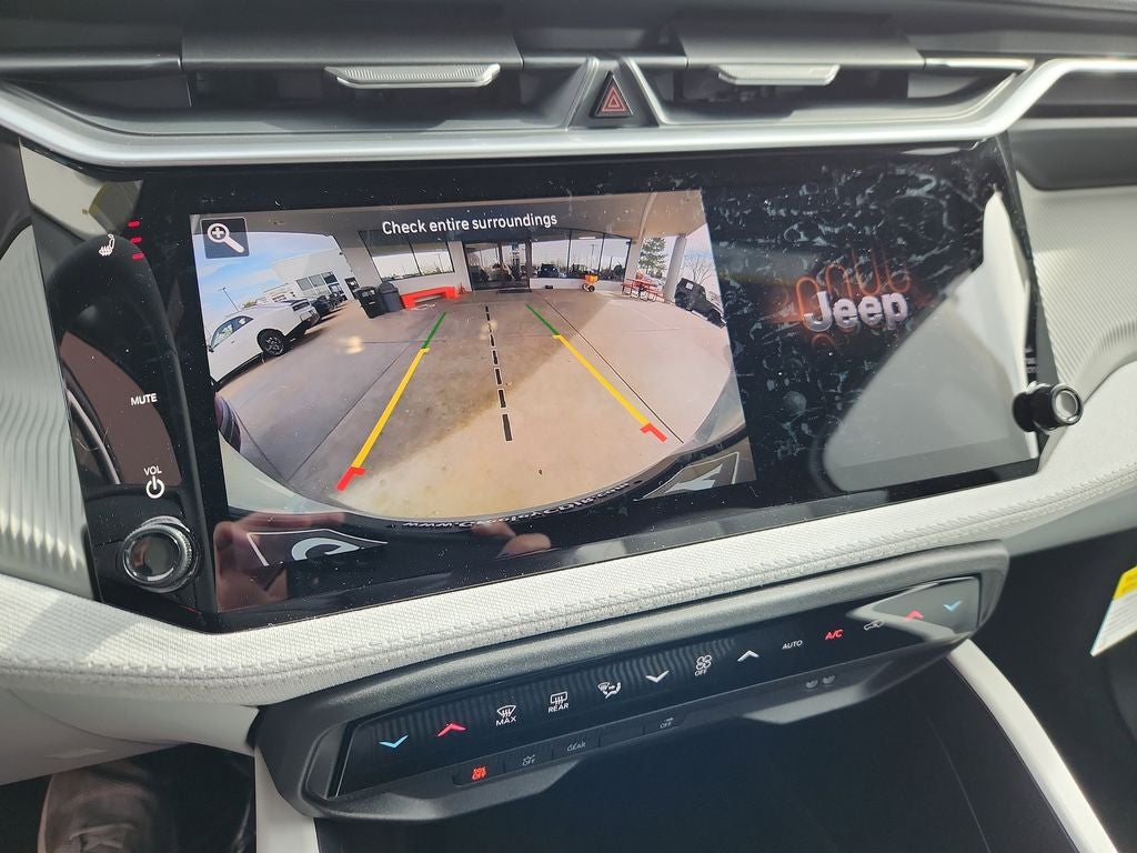 2026 Jeep Cherokee CHEROKEE LAREDO 4X4