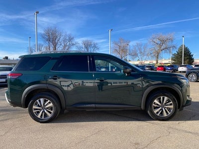 2025 Nissan Pathfinder SL