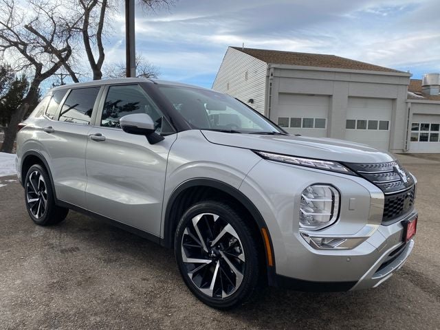 2023 Mitsubishi Outlander SE