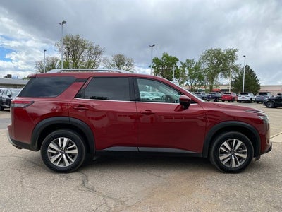 2025 Nissan Pathfinder SL