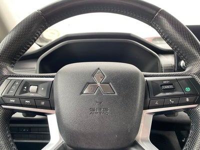 2023 Mitsubishi Outlander SE