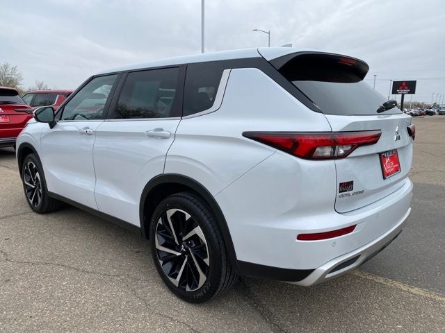 2023 Mitsubishi Outlander SE