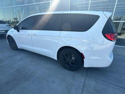 2024 Chrysler Pacifica Hybrid Select S Appearance