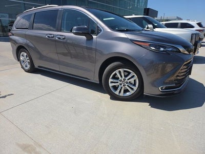 2024 Toyota Sienna Platinum 7 Passenger