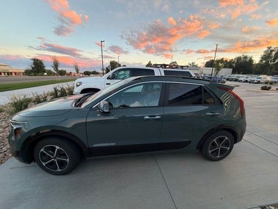 2025 Kia Niro SX