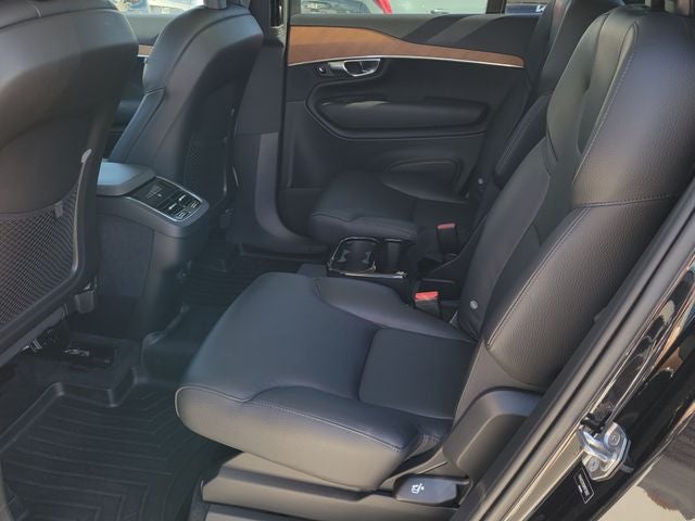 2021 Volvo XC90 T6 Momentum