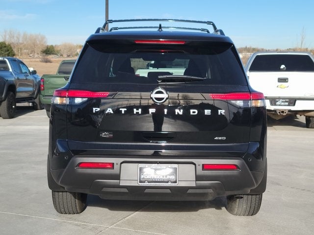 2025 Nissan Pathfinder SV