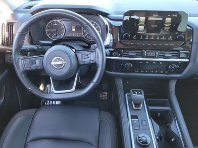 2025 Nissan Pathfinder SL